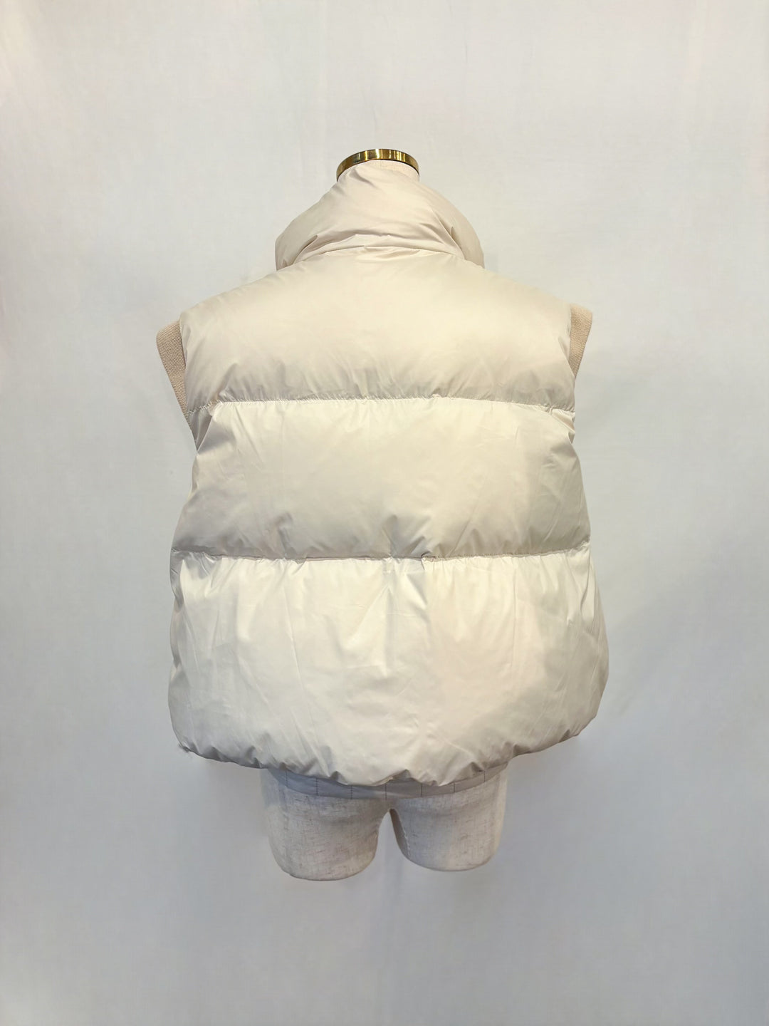 ショートダウンベスト