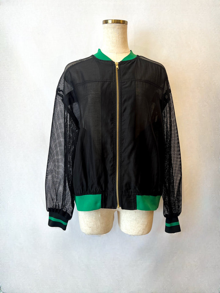 配色ラインとメッシュ切替ブルゾン（ブラック・正面）