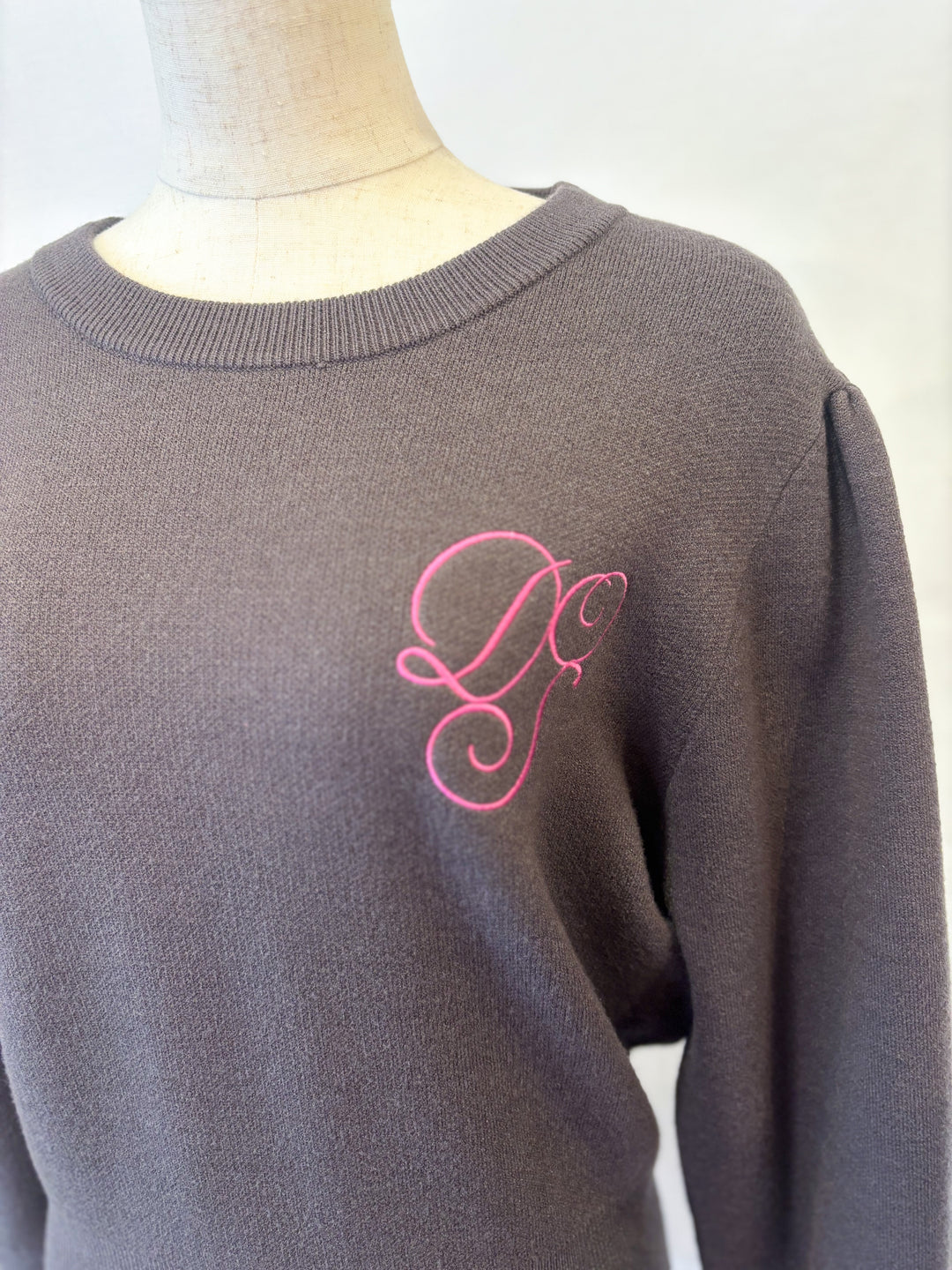 DOS刺繍ロゴニット