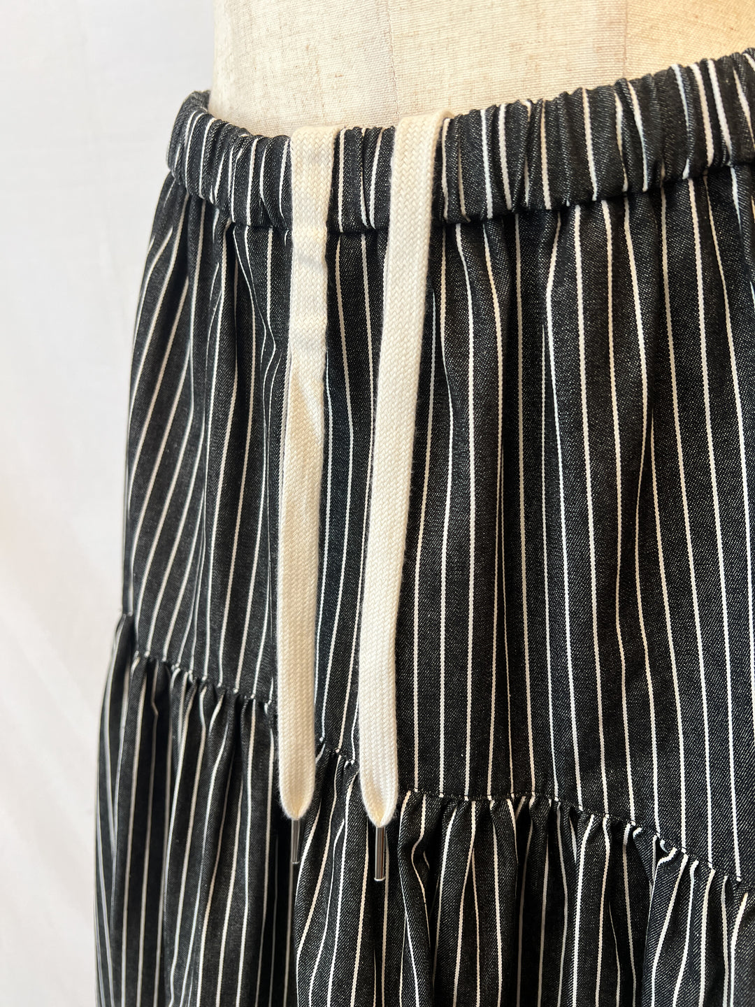 内側のサイズ調整用紐部分のアップ写真