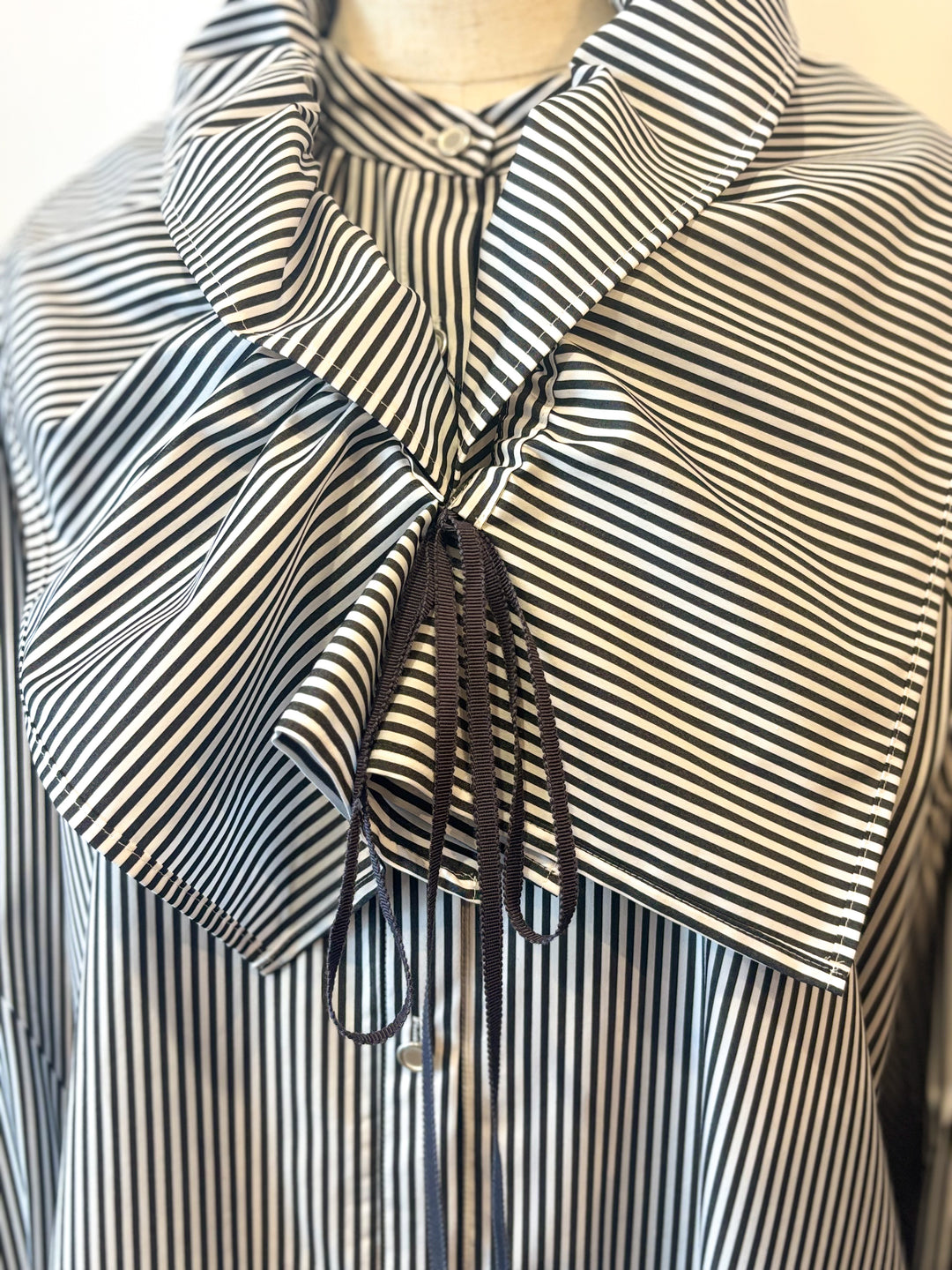 フリルカラーストライプシャツブラウス