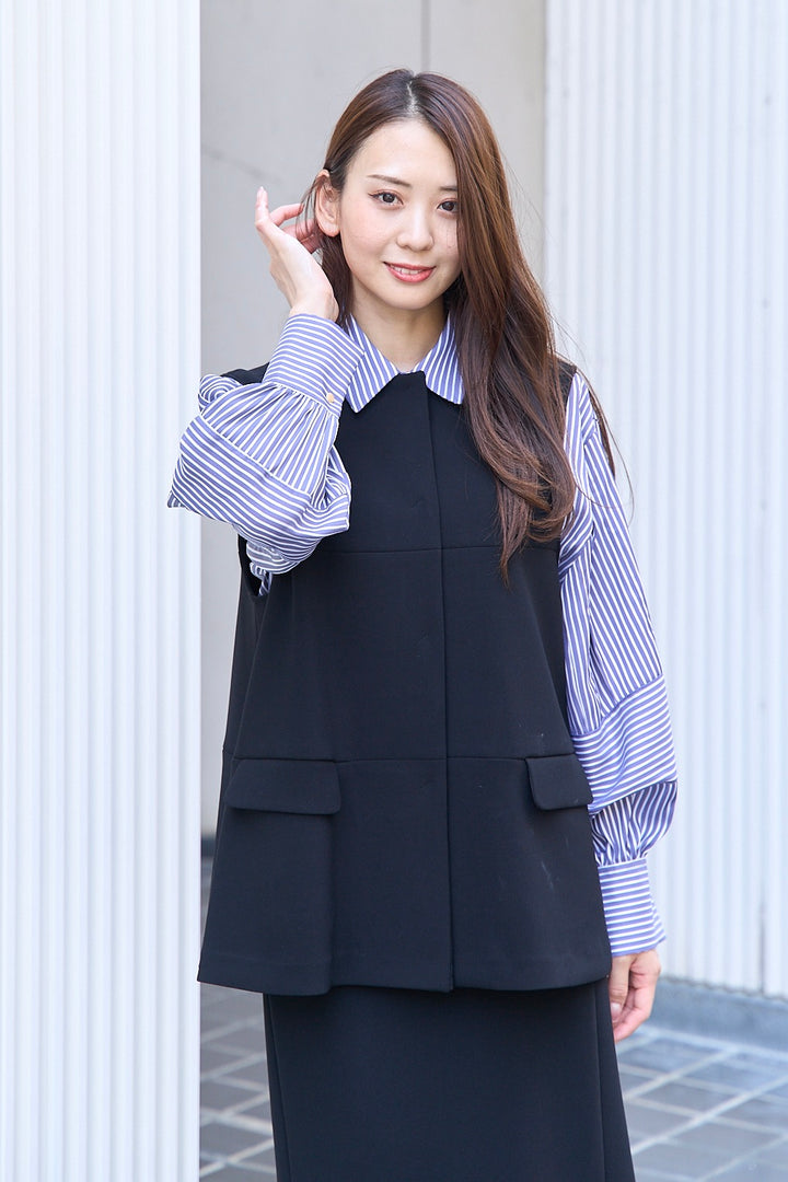 モデルが正面着用した切替デザインベスト