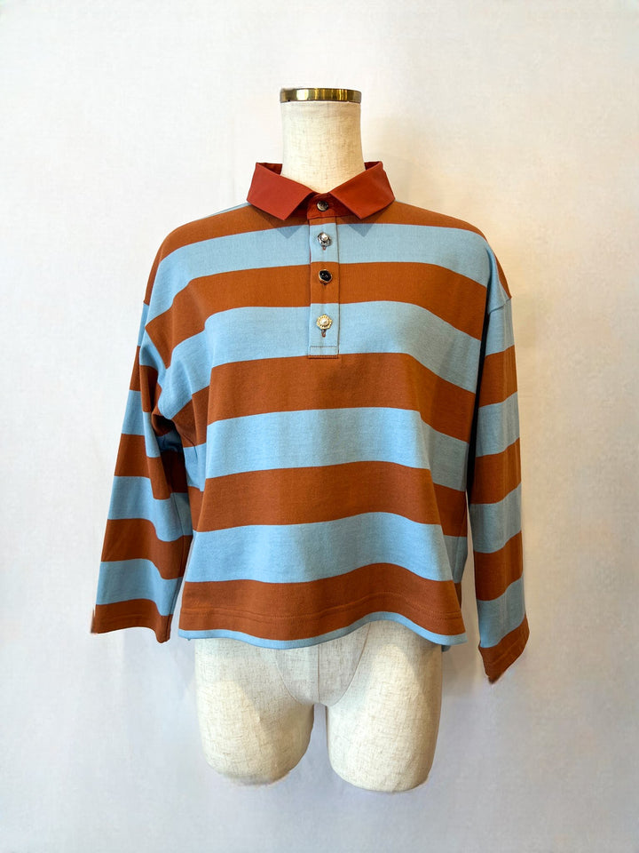 デザインボタンポロシャツ