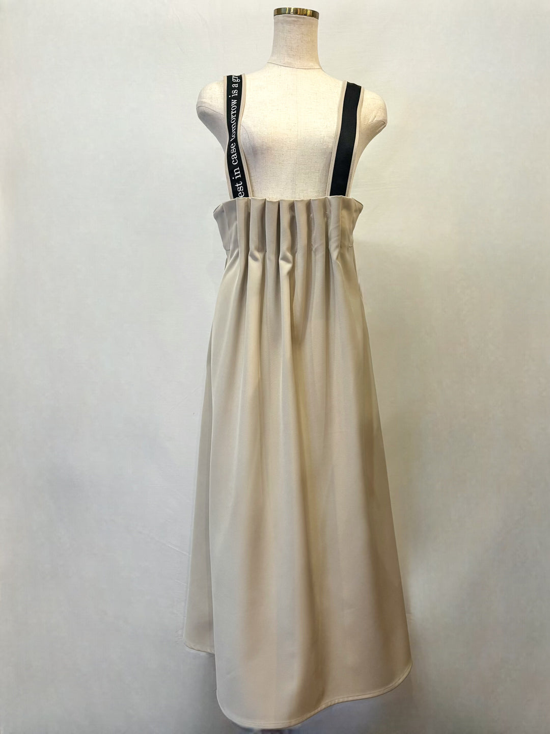 ロゴストラップジャンパースカート