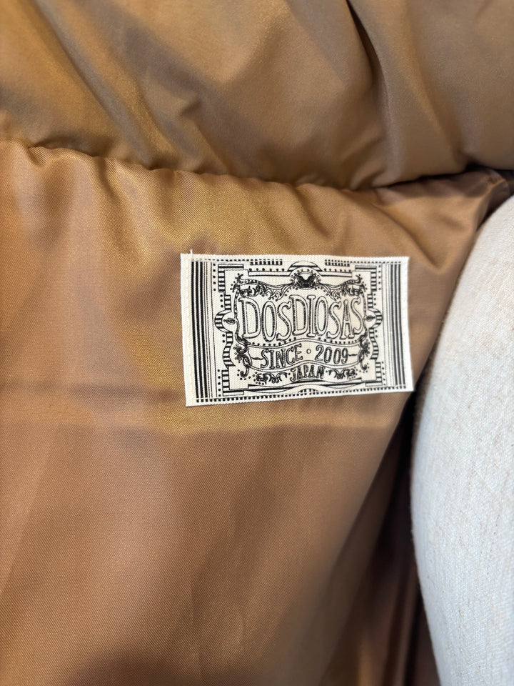 バックロゴデザインダウンジャケット