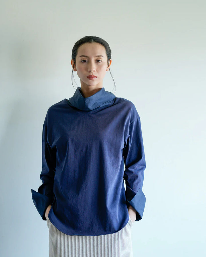 前後着用可能なダブルフェイスカラーカットソー