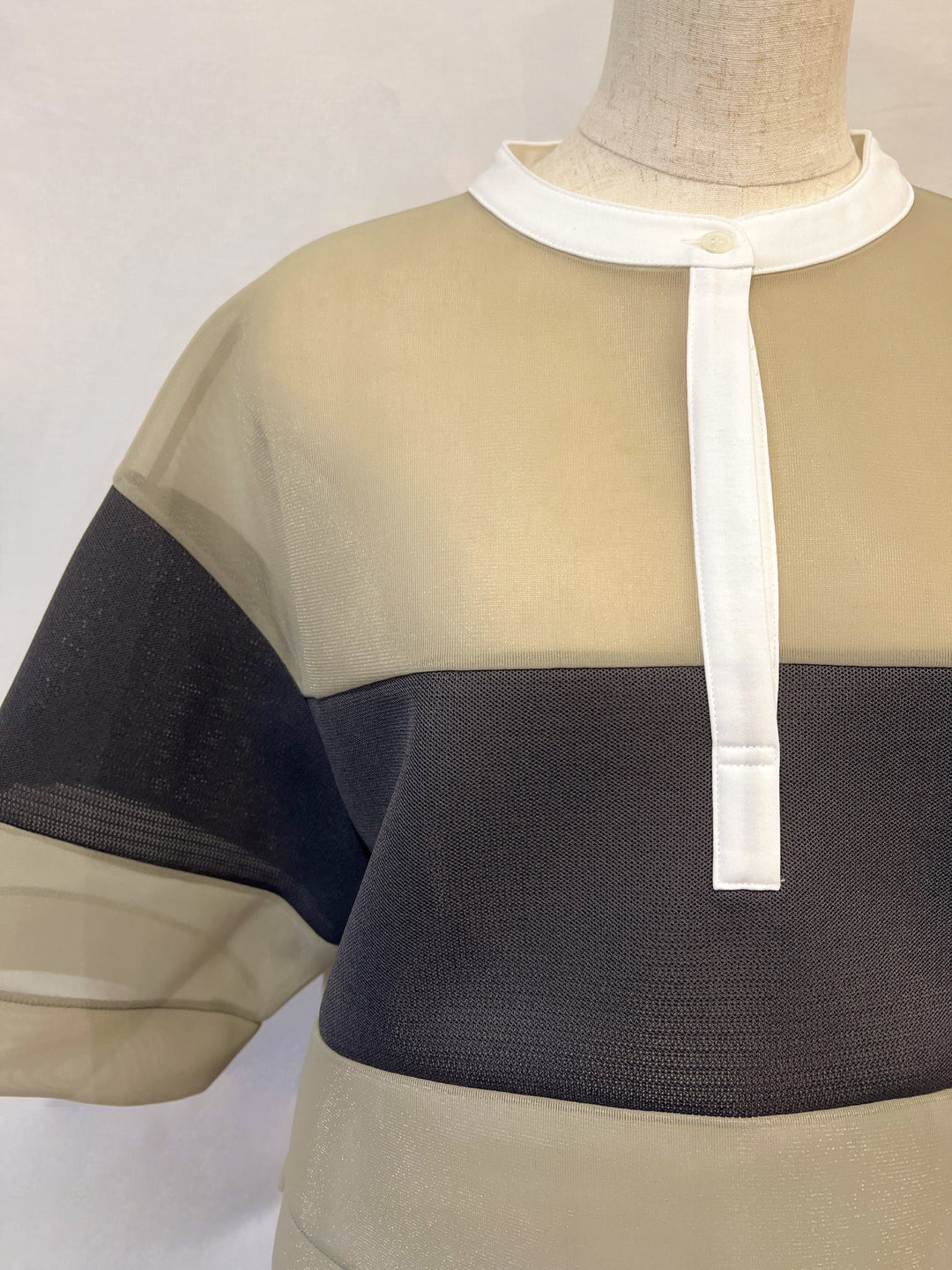 生地アップ：ボンディングメッシュ素材の質感拡大