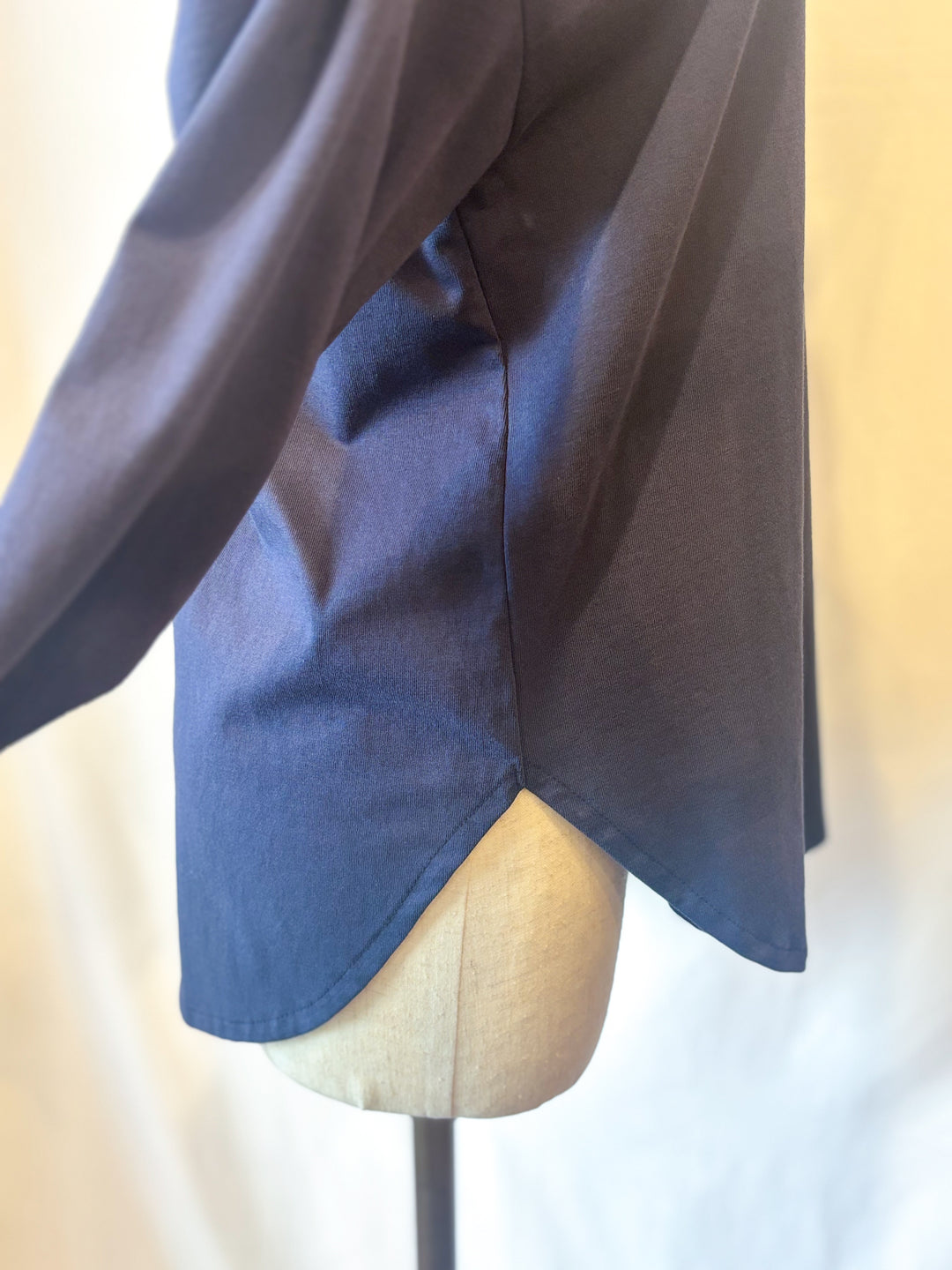 前後着用可能なダブルフェイスカラーカットソー