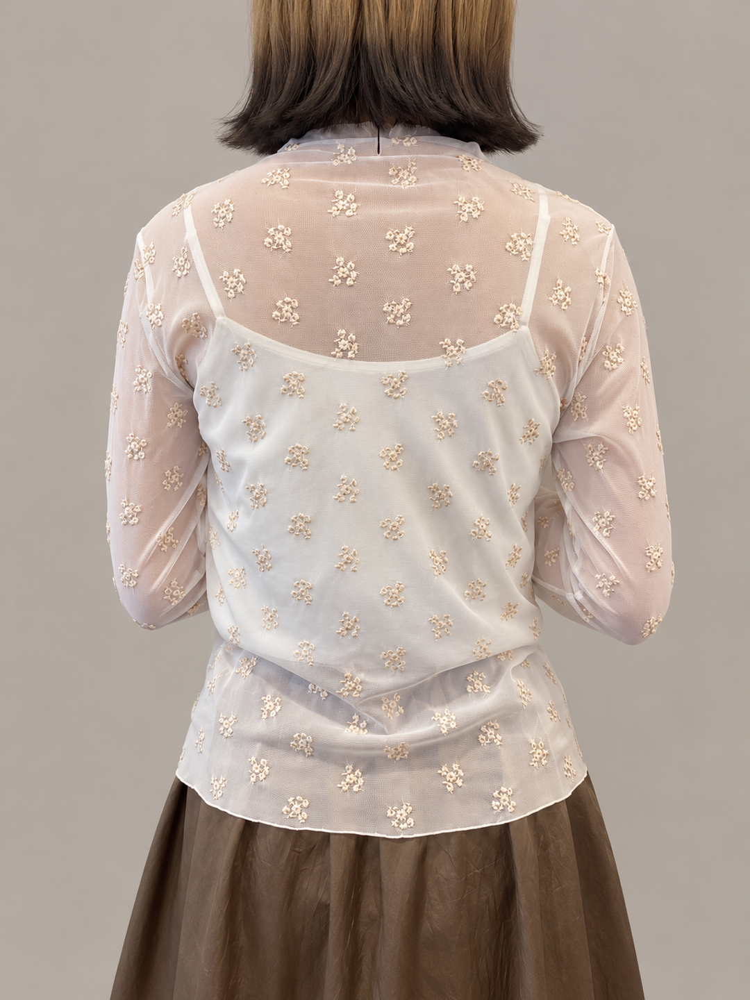小花刺繍シアーハイネックトップス
