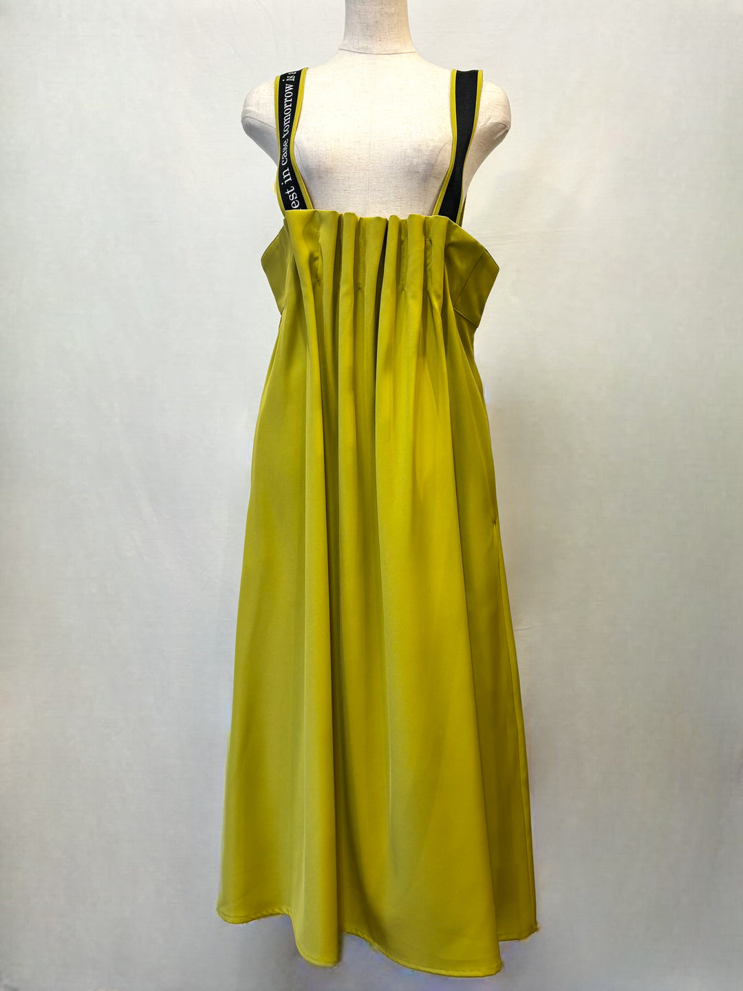 ロゴストラップジャンパースカート