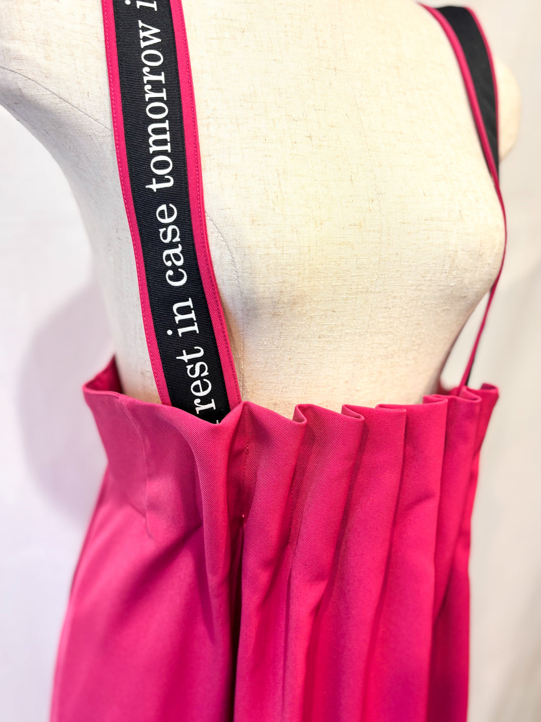 ロゴストラップジャンパースカート