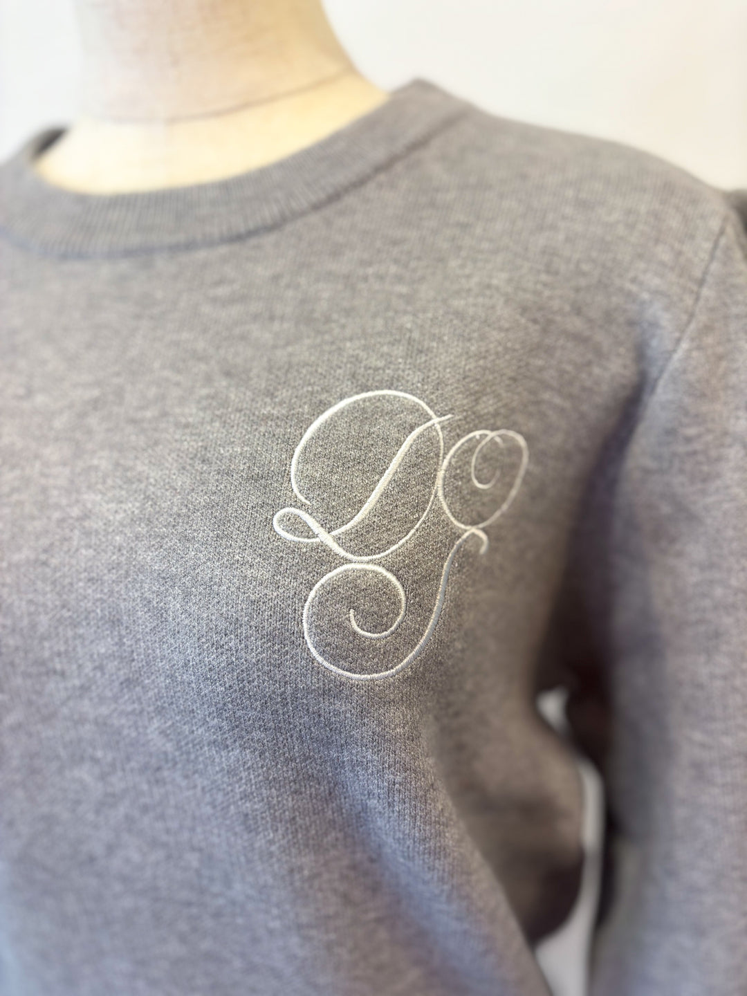 DOS刺繍ロゴニット