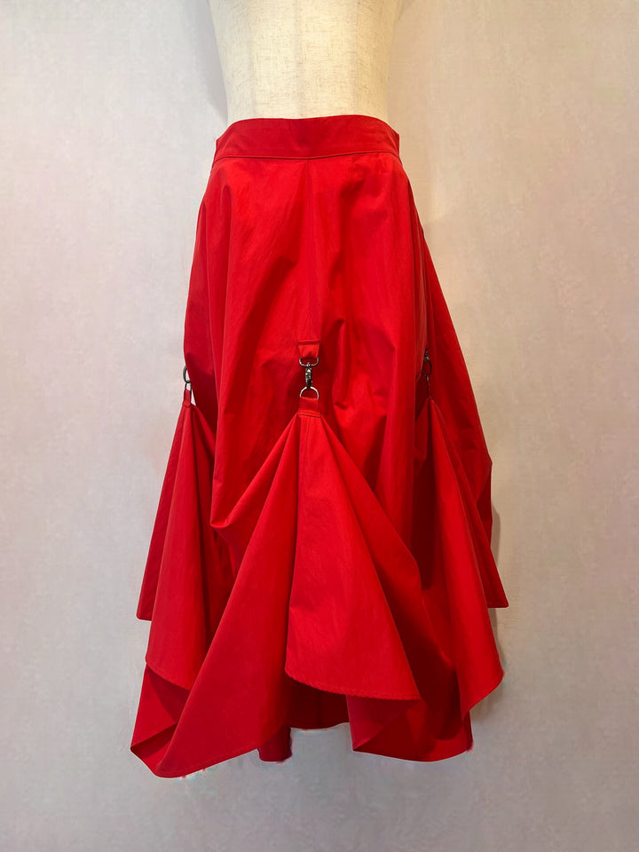 トルソーに着せたマルチウェイスカート（正面）