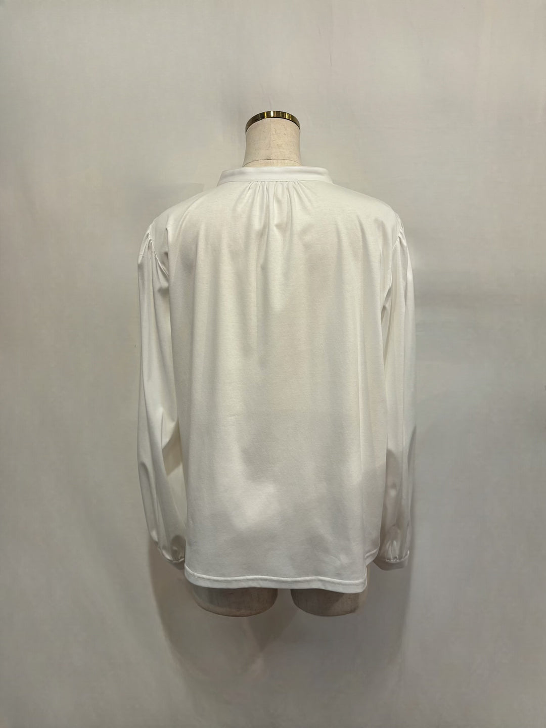 センターフリルブラウス