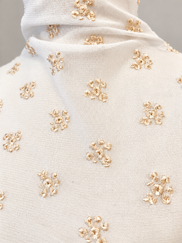 小花刺繍シアーハイネックトップス