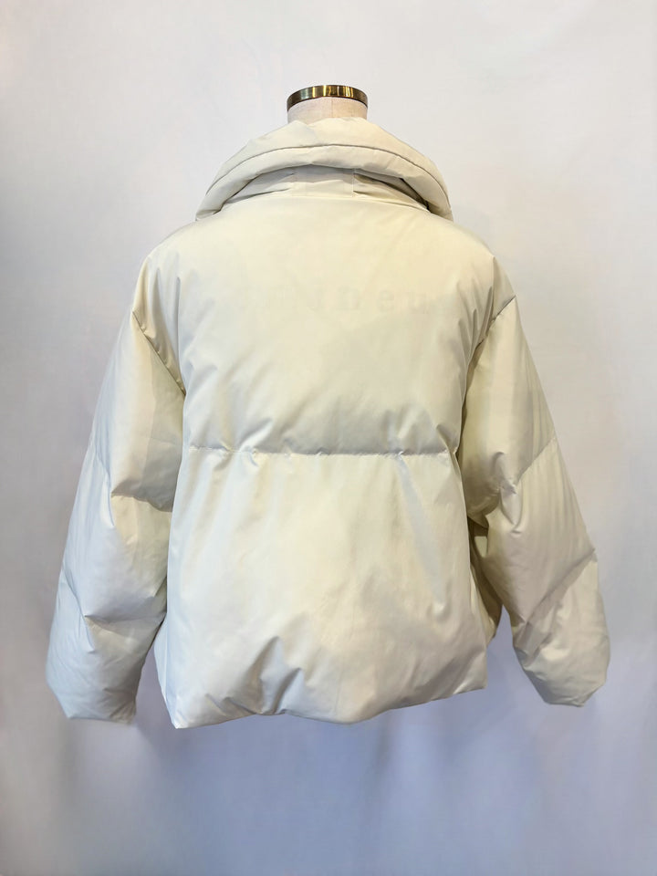 バックロゴデザインダウンジャケット