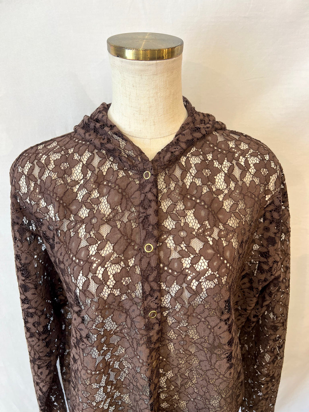 レースフーディブラウス（トルソー着用・正面）