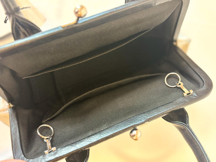 モノトーンレザーハンドバッグ