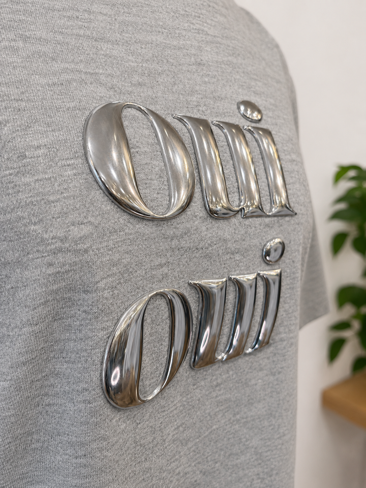 メタリック立体ロゴデザインTシャツ