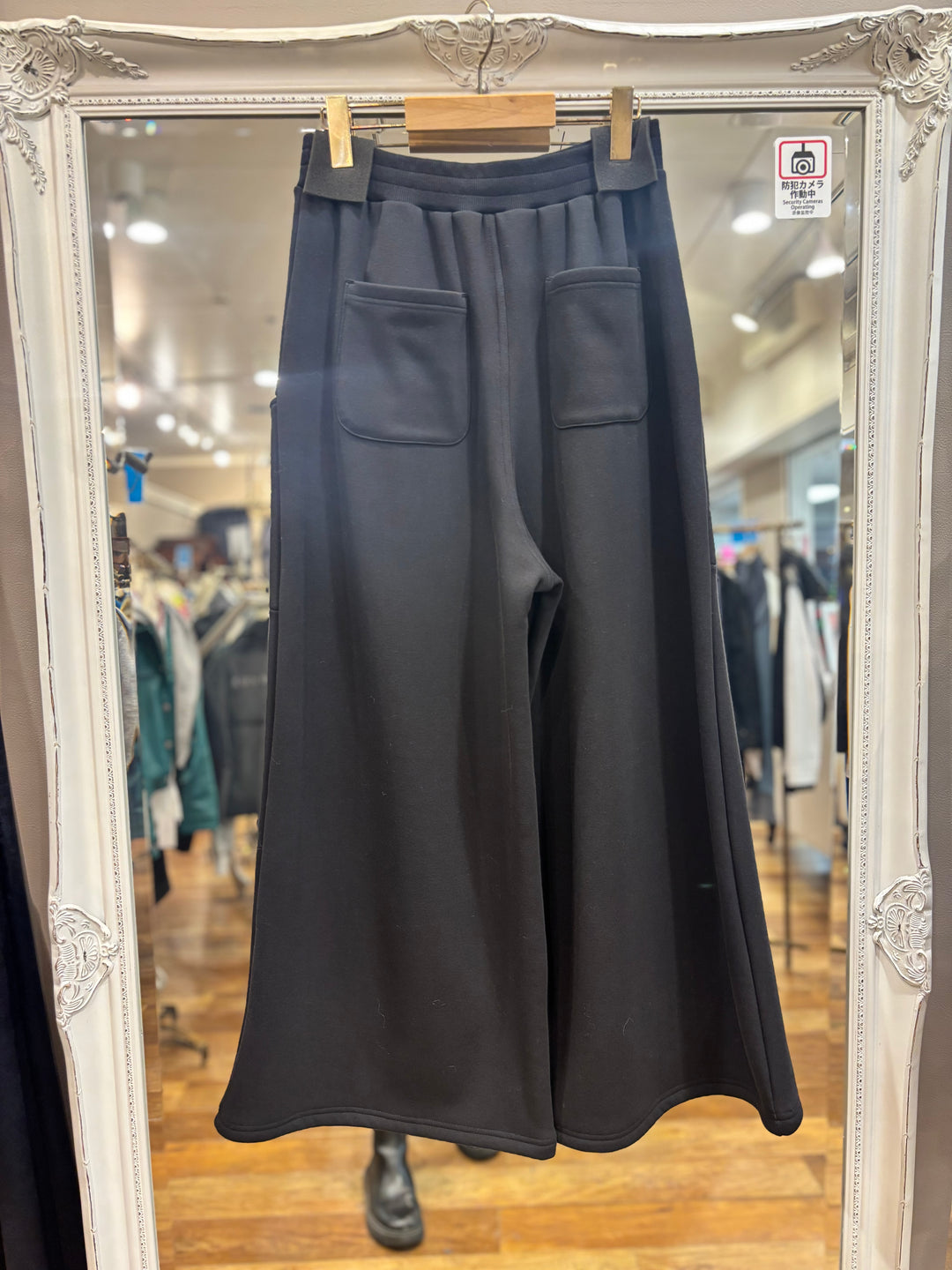 ボンバーヒートワイドパンツ