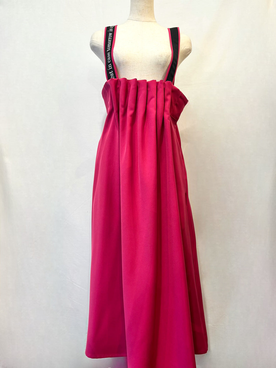 ロゴストラップジャンパースカート