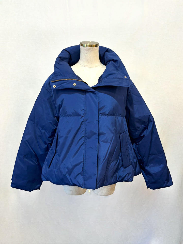 バックロゴデザインダウンジャケット