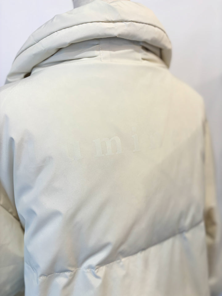 バックロゴデザインダウンジャケット