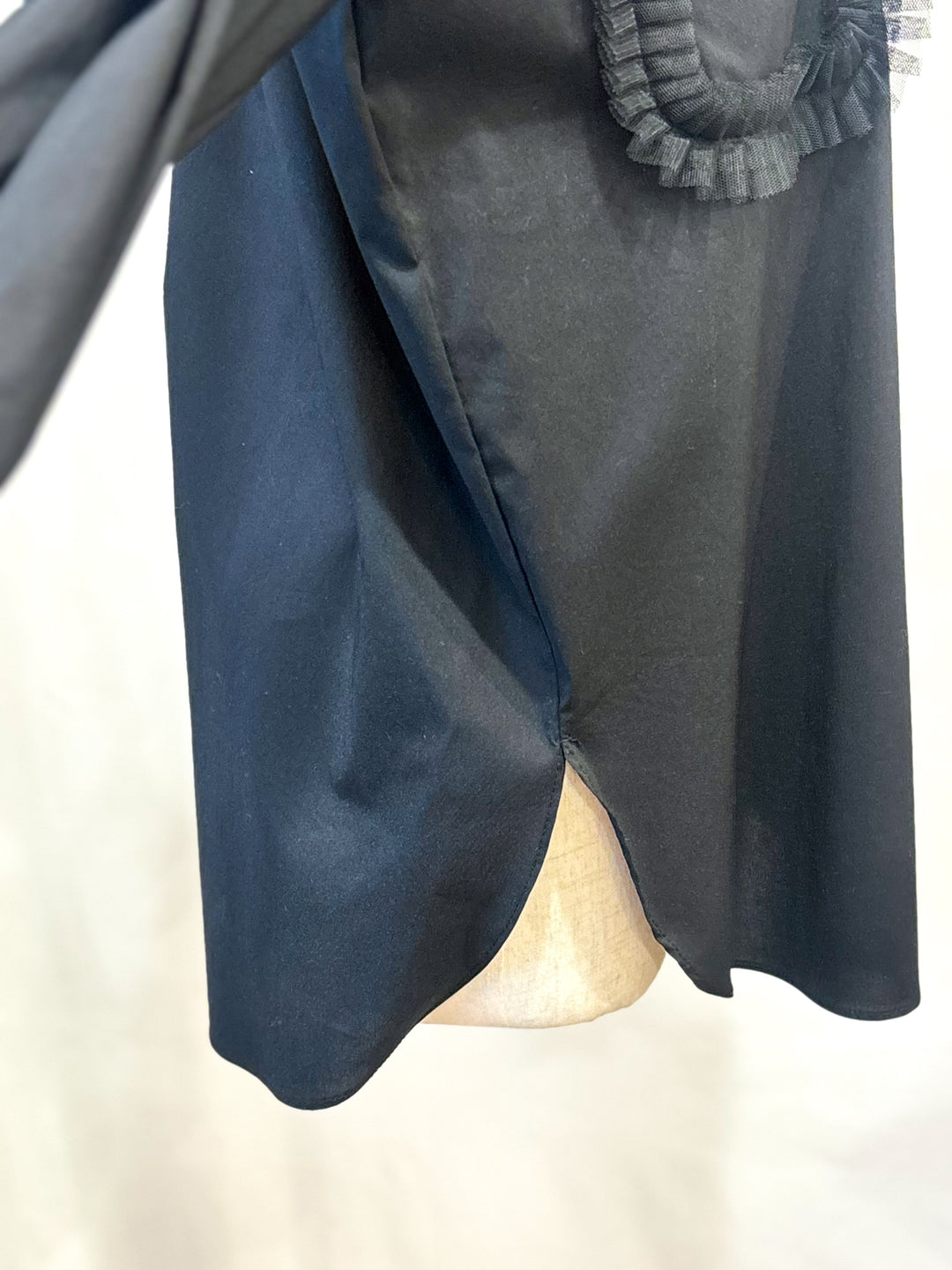 ポケットフリルデザイン大人可愛いブラウス