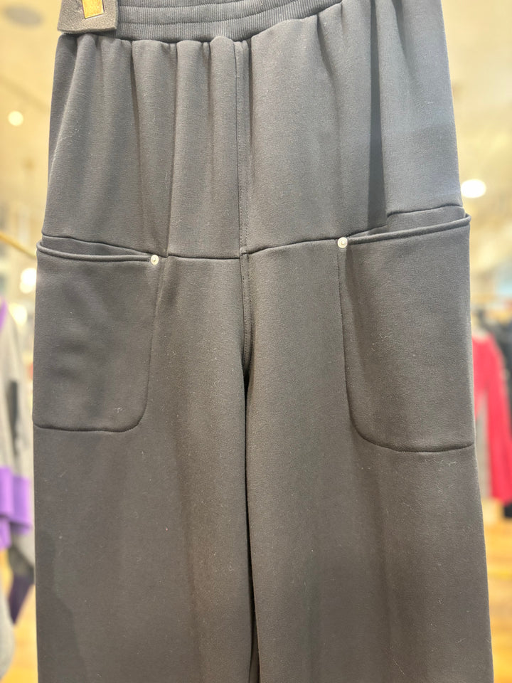 ボンバーヒートワイドパンツ