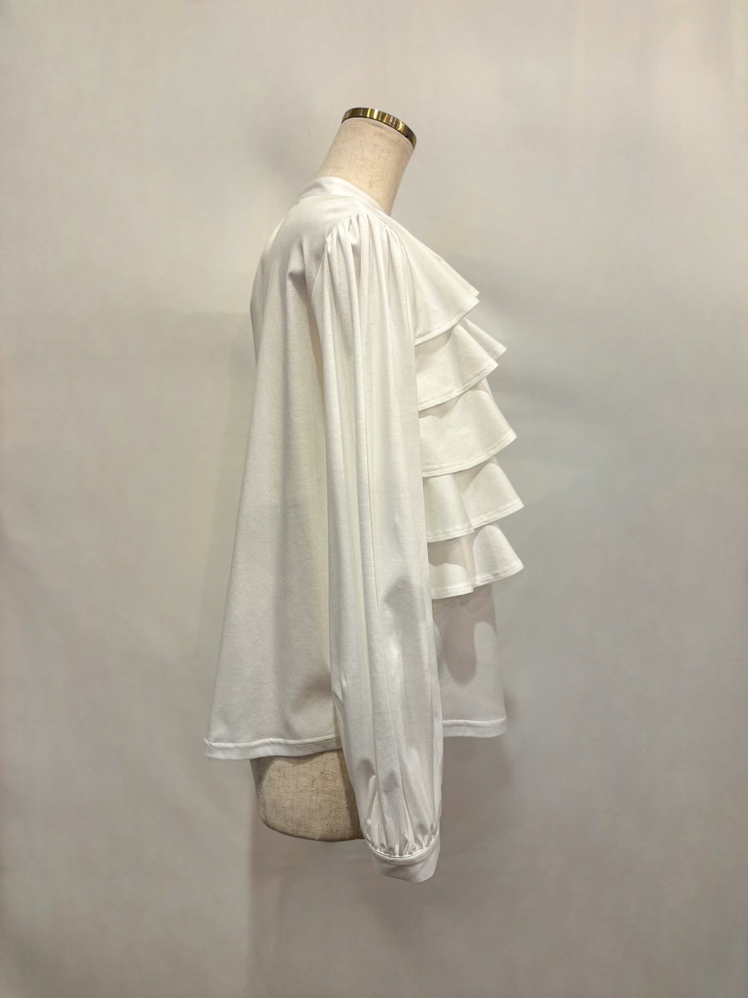 センターフリルブラウス