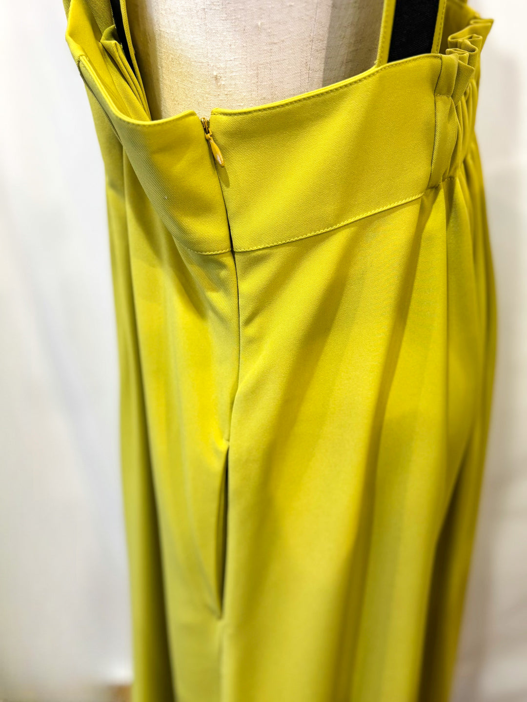 ロゴストラップジャンパースカート