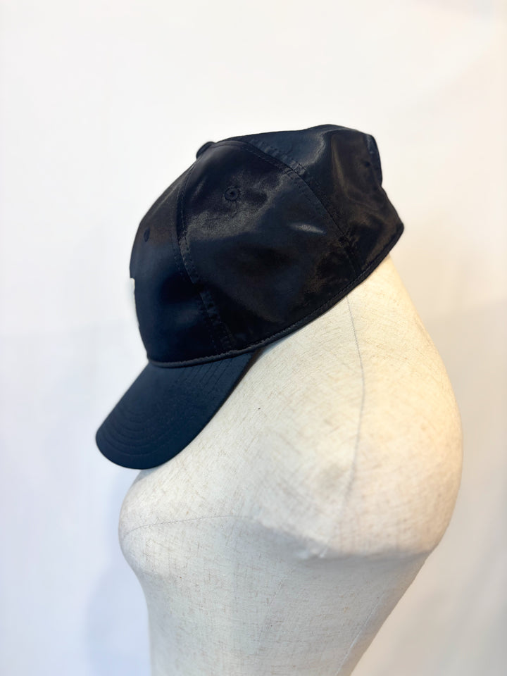 サテン調MVキャップ