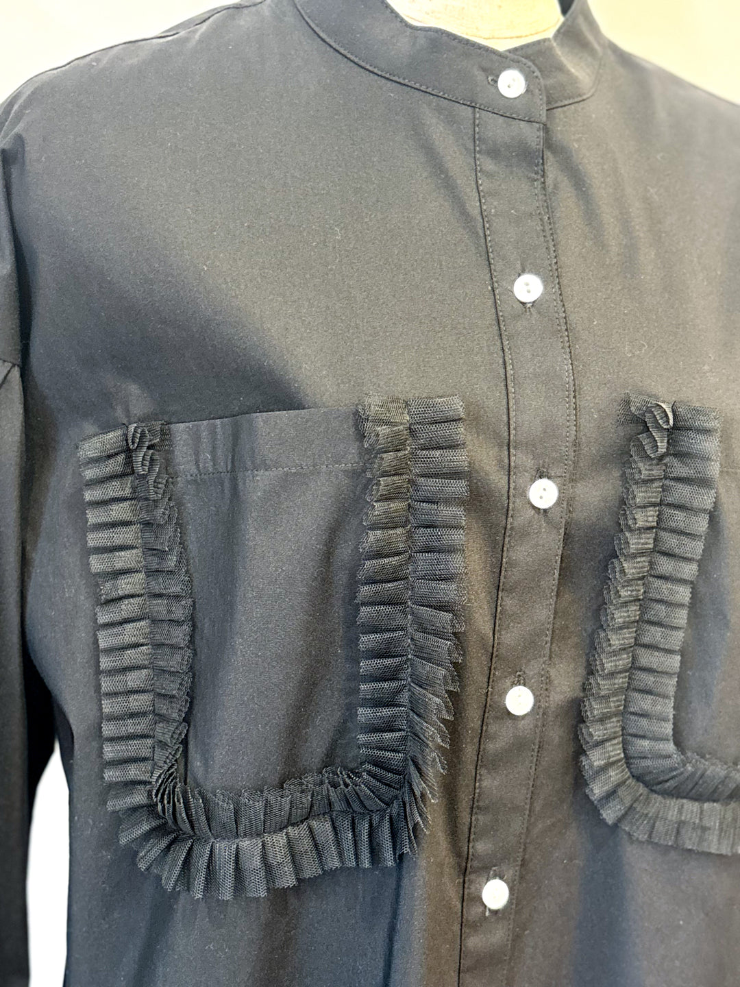 ポケットフリルデザイン大人可愛いブラウス