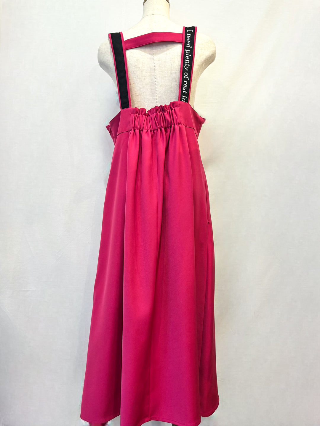 ロゴストラップジャンパースカート