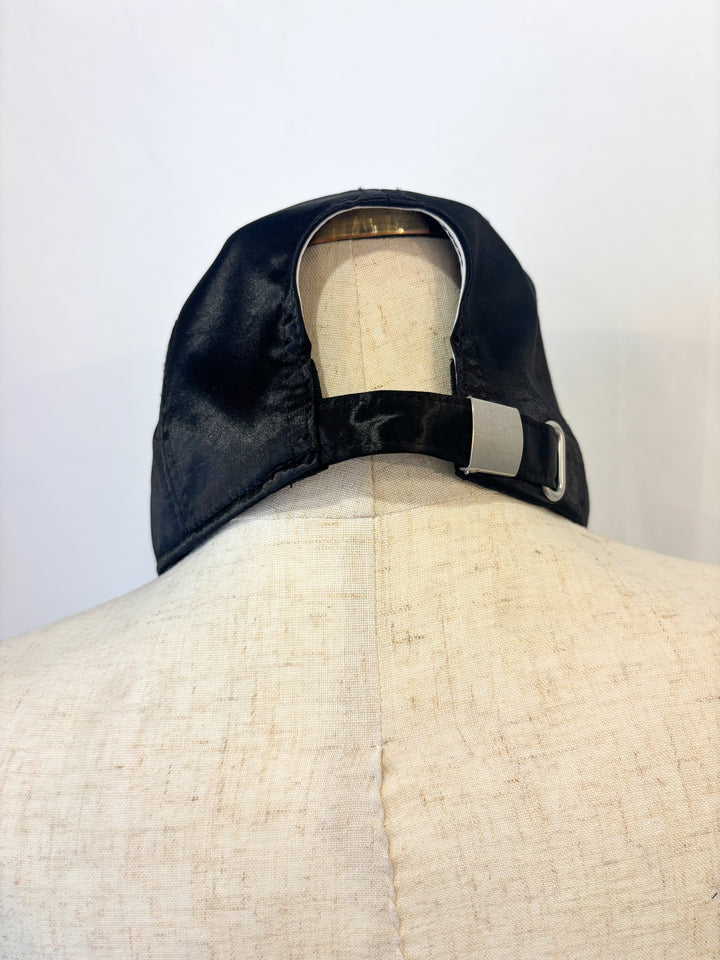 サテン調MVキャップ