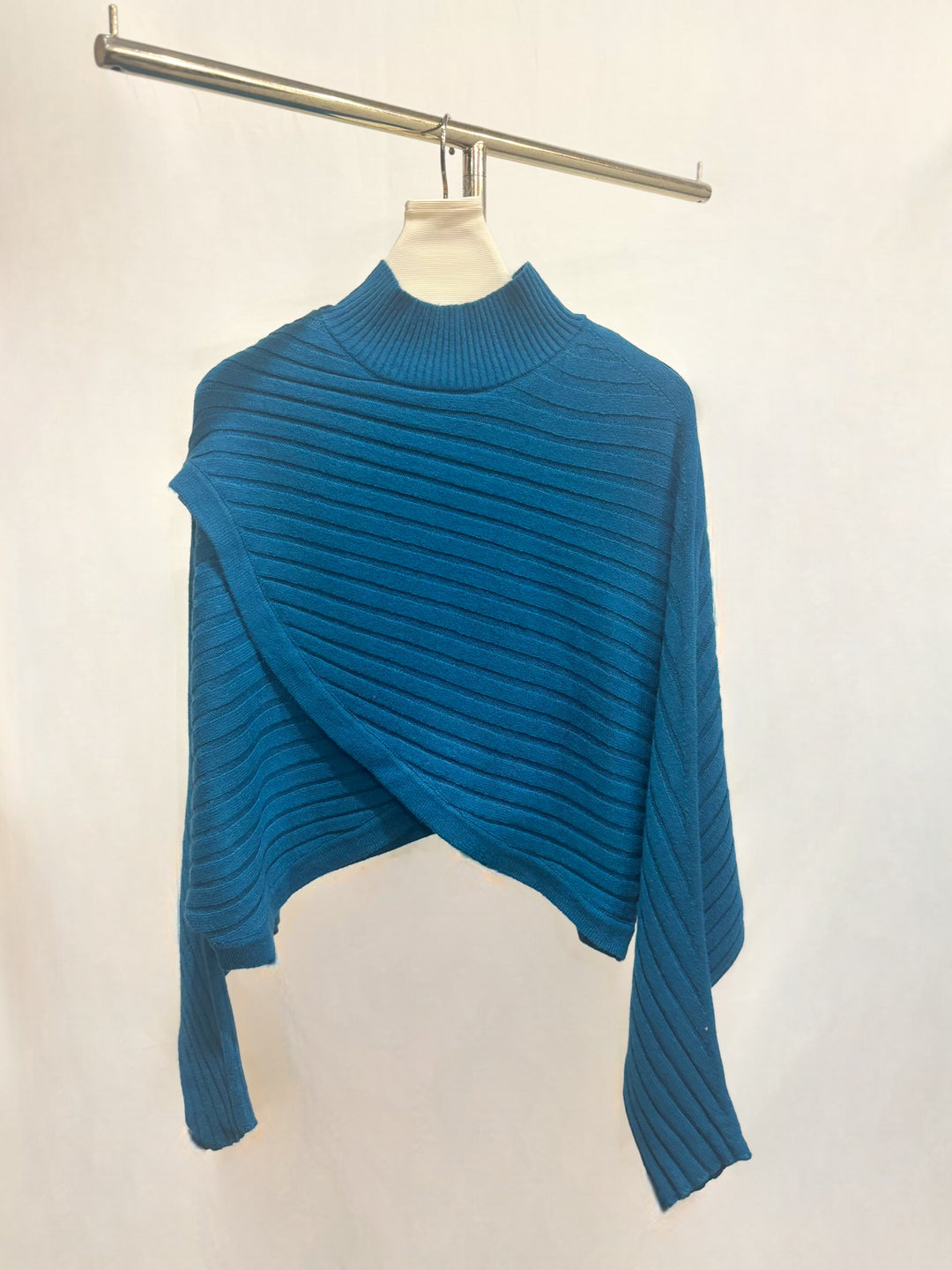 リブハイネックショート丈ニット