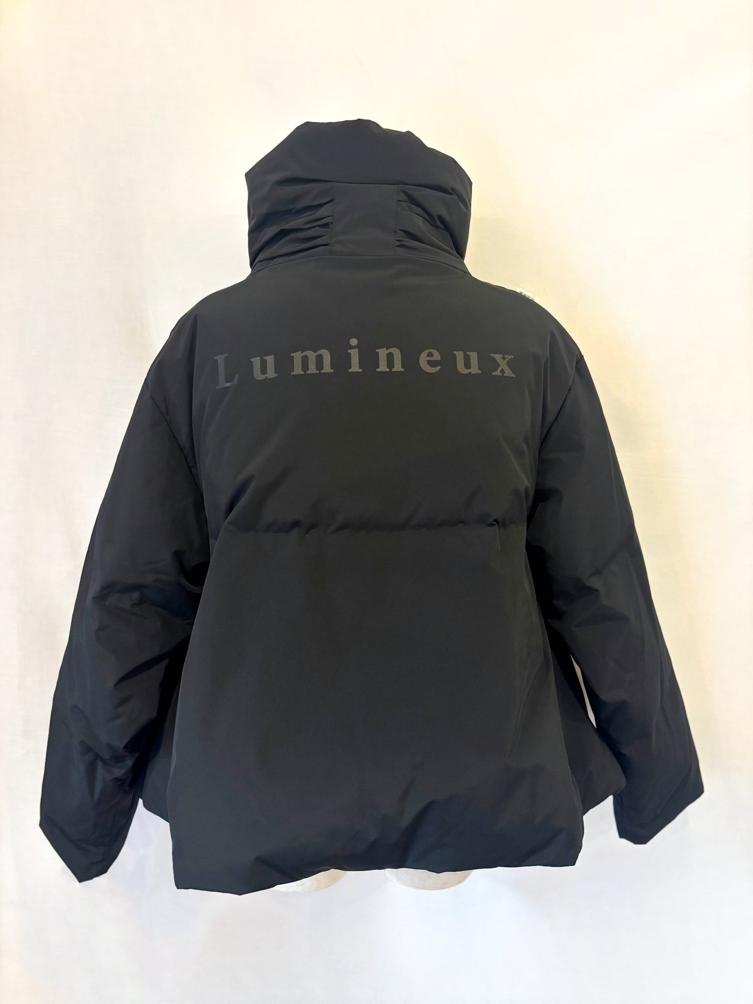 バックロゴデザインダウンジャケット – DOS DIOSAS