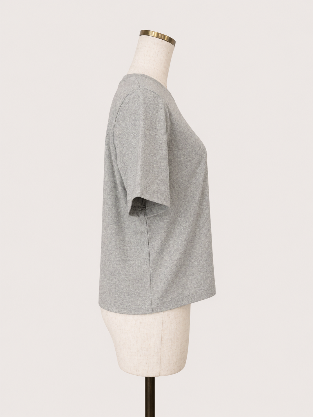 メタリック立体ロゴデザインTシャツ