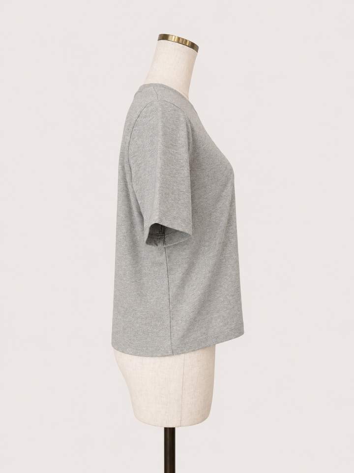 メタリック立体ロゴデザインTシャツ