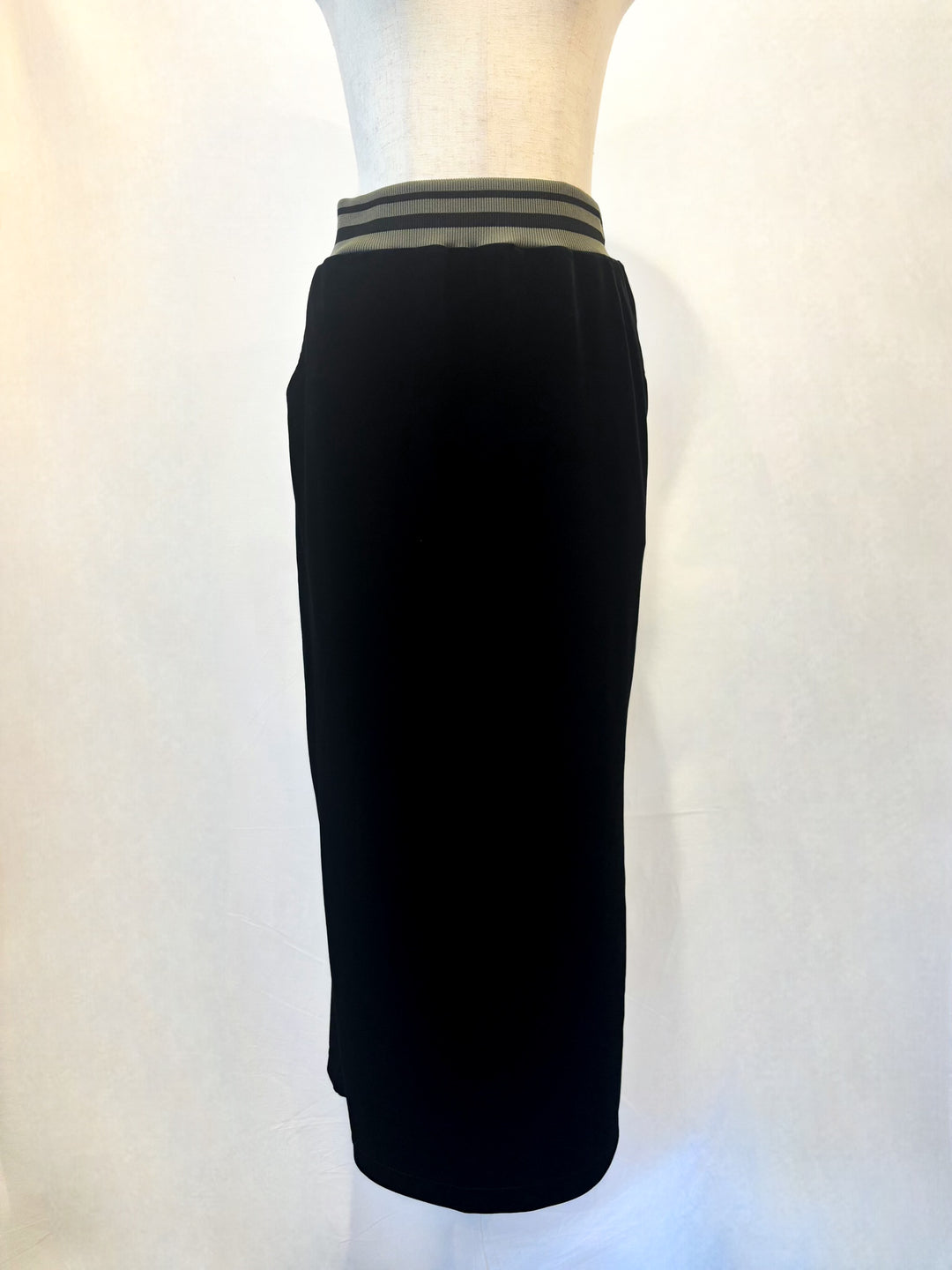 リュクスベロアタイトスカート