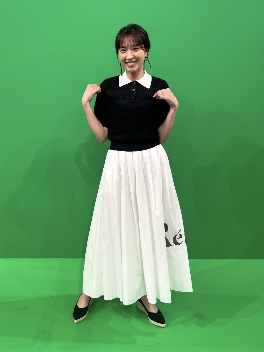 ビックロゴプリントフレアタックスカート