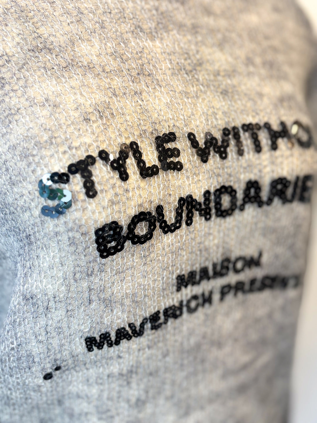 スパンコールロゴモヘアニット