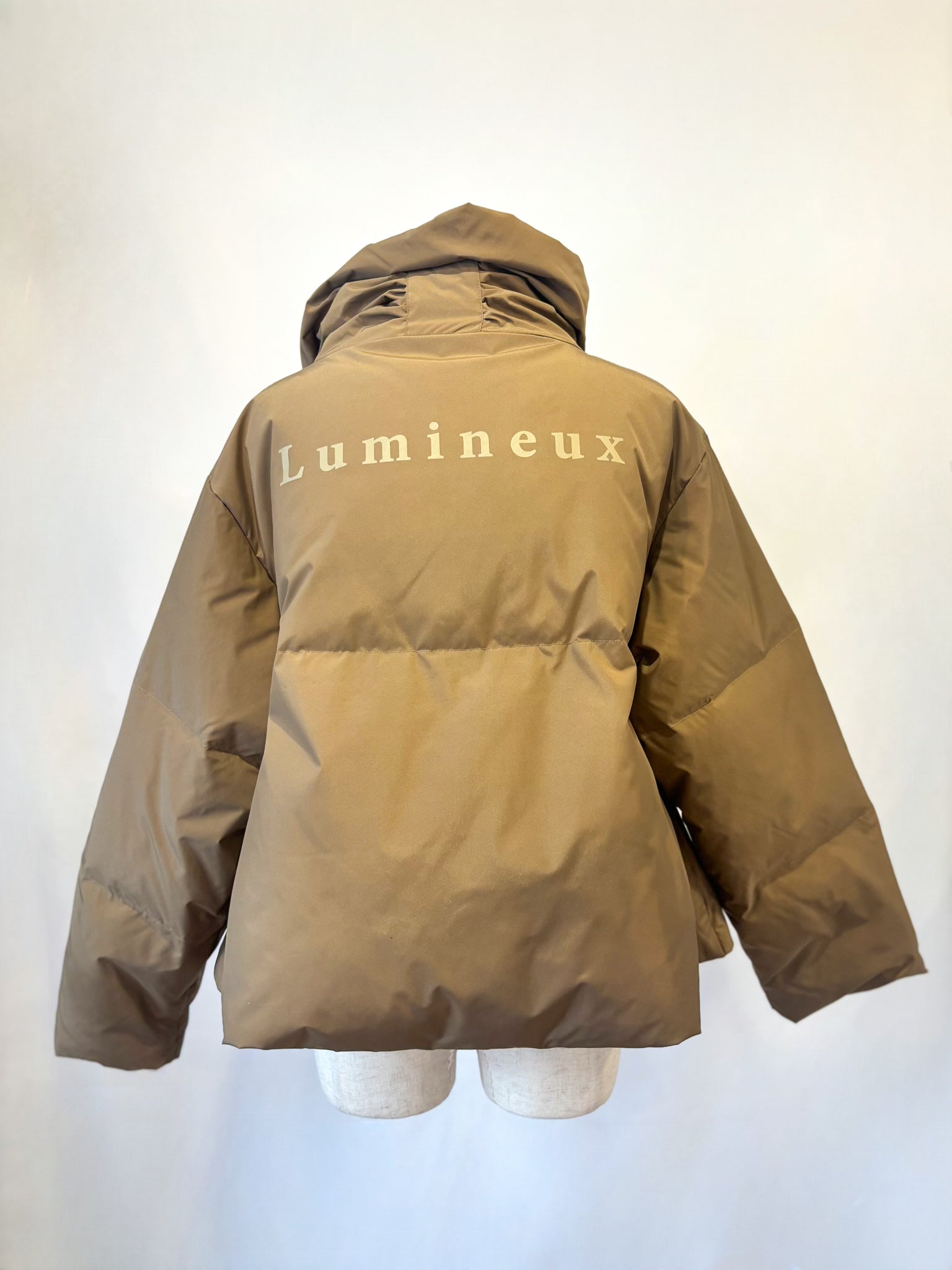 バックロゴデザインダウンジャケット – DOS DIOSAS