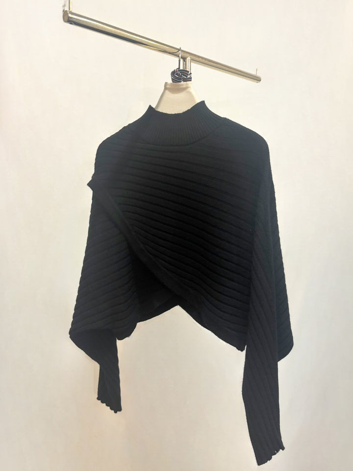 リブハイネックショート丈ニット