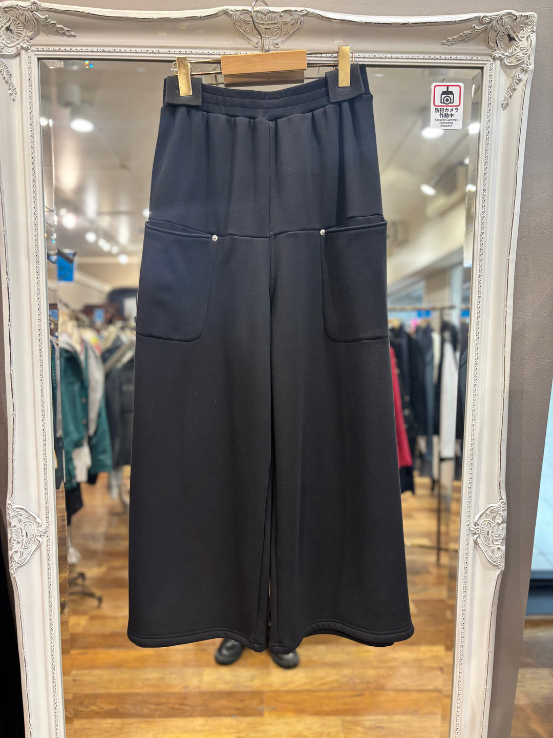 ボンバーヒートワイドパンツ