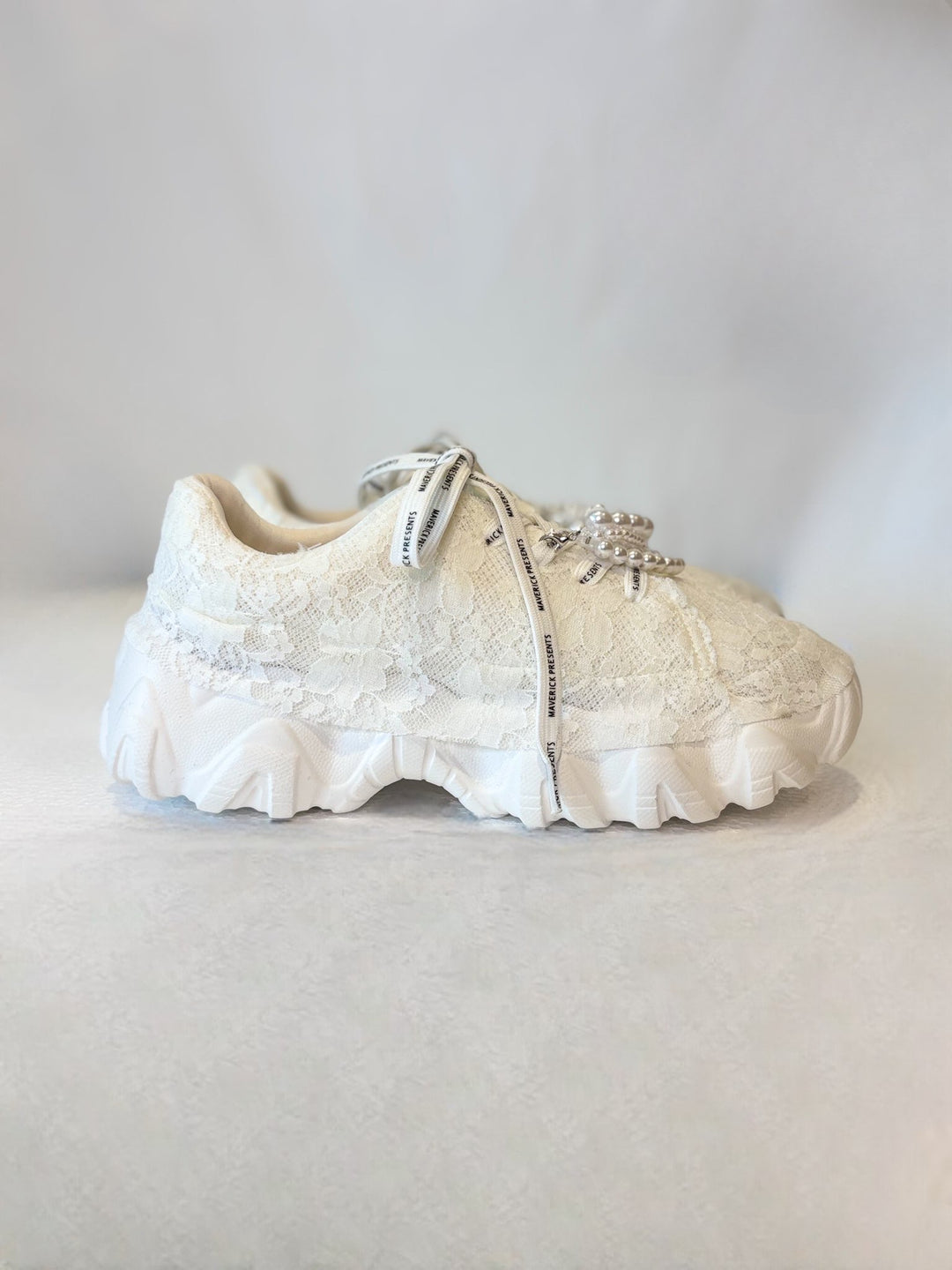 パール&レーススニーカー