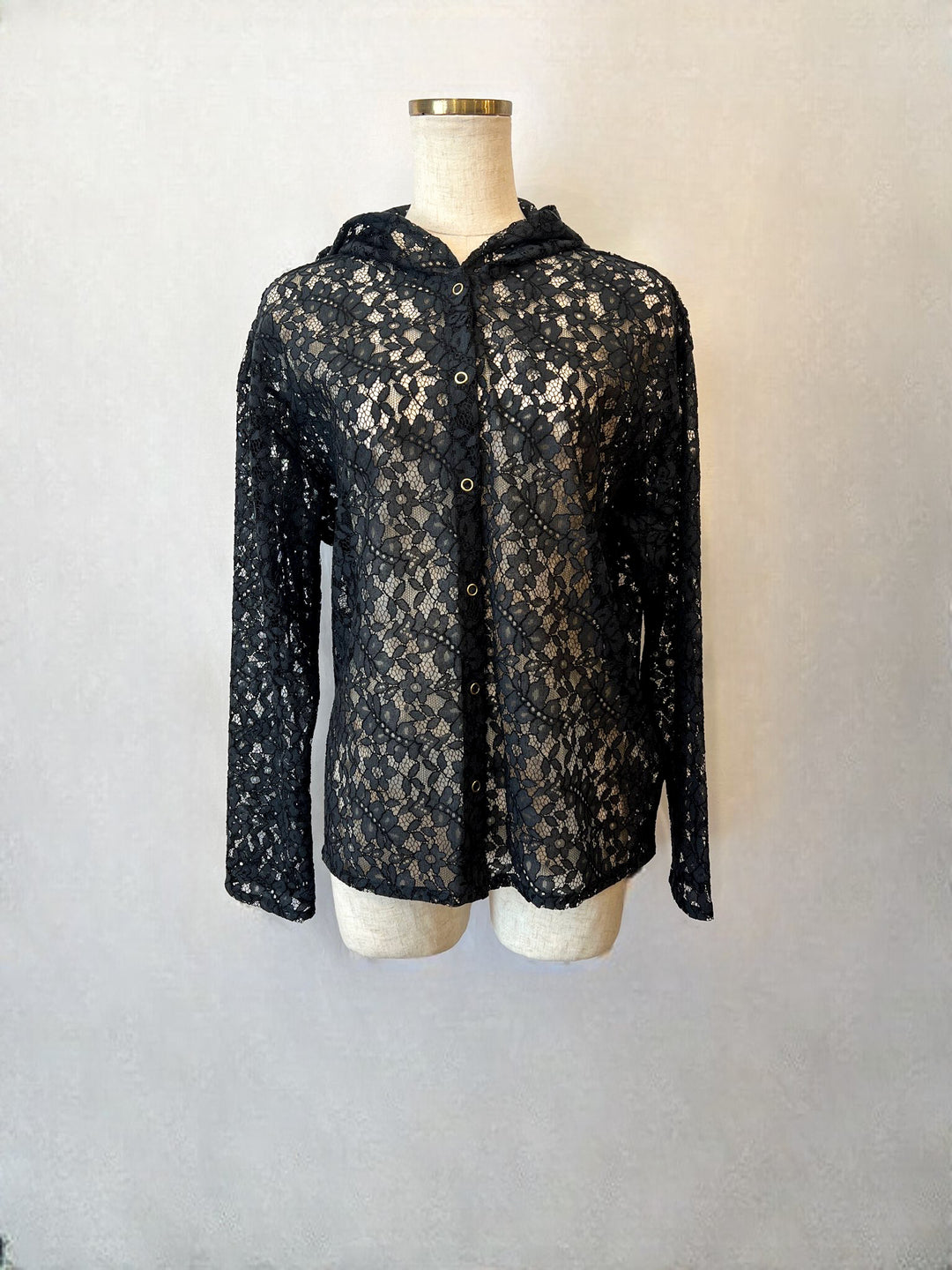 レースフーディブラウス（トルソー着用・正面）