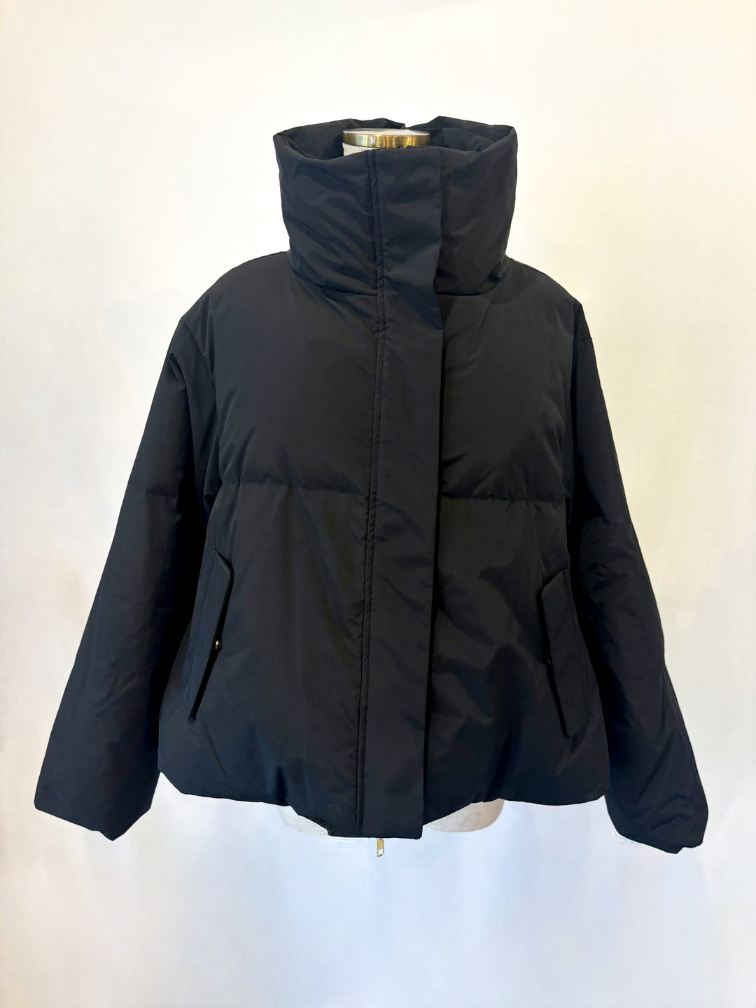 バックロゴデザインダウンジャケット