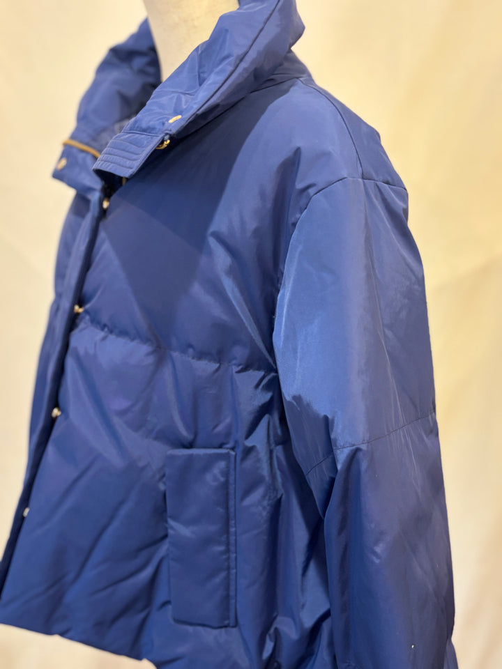 バックロゴデザインダウンジャケット