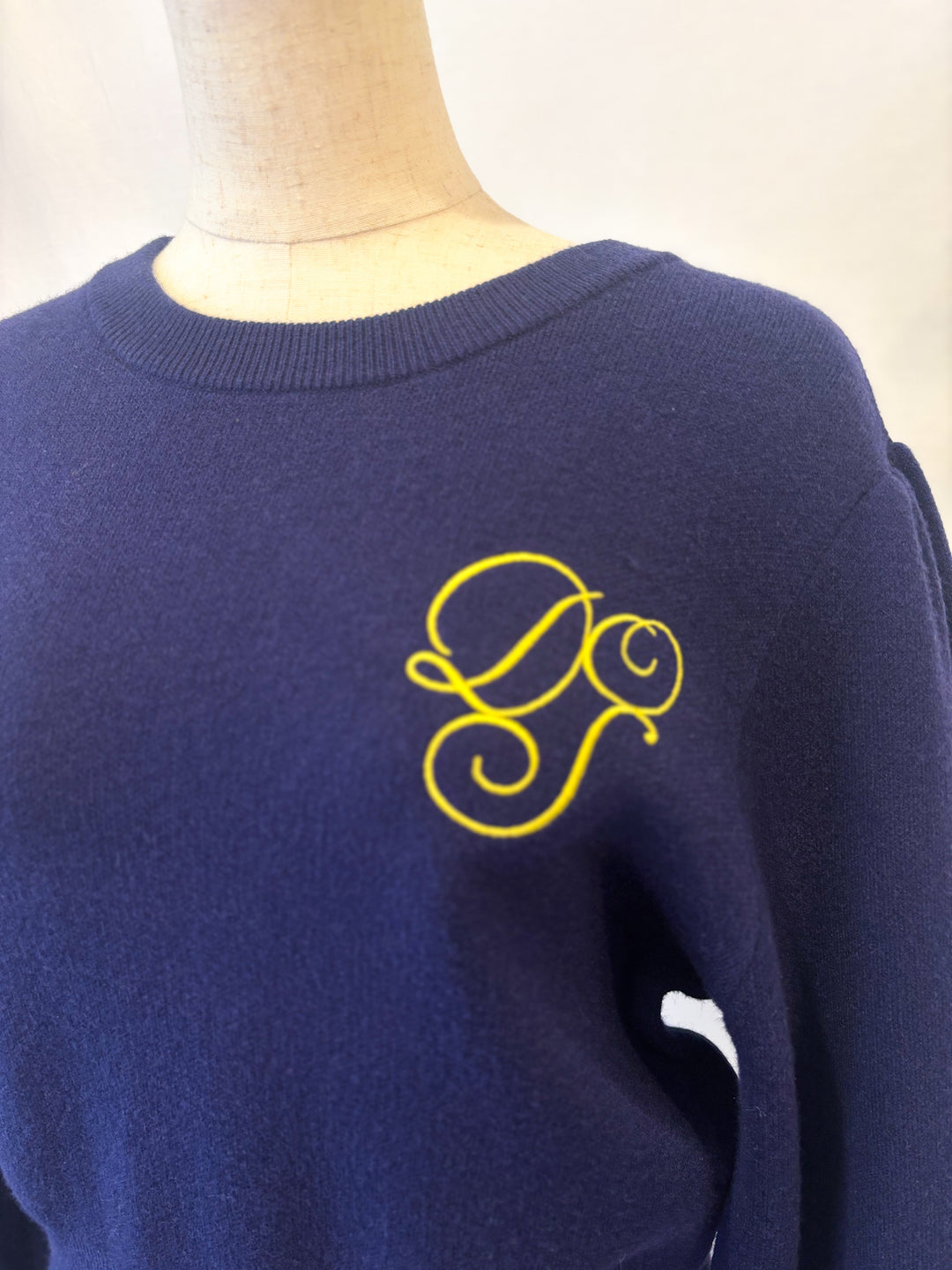 DOS刺繍ロゴニット